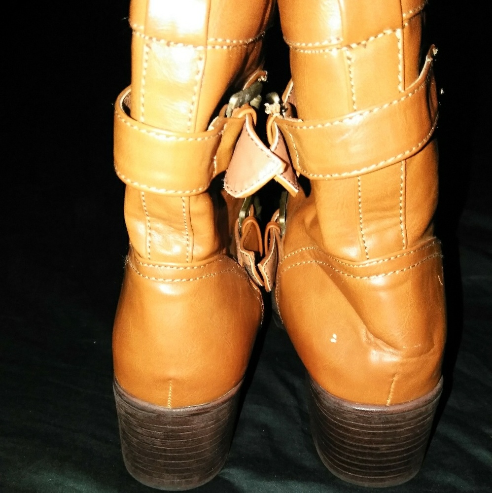 Boots - Picture 4 of 5